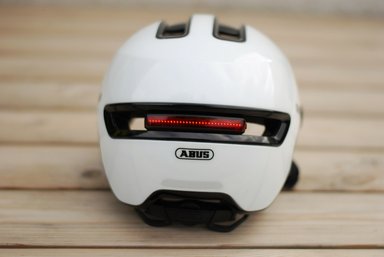Feu arrière intégré du casque vélo Abus HUD-Y Ace