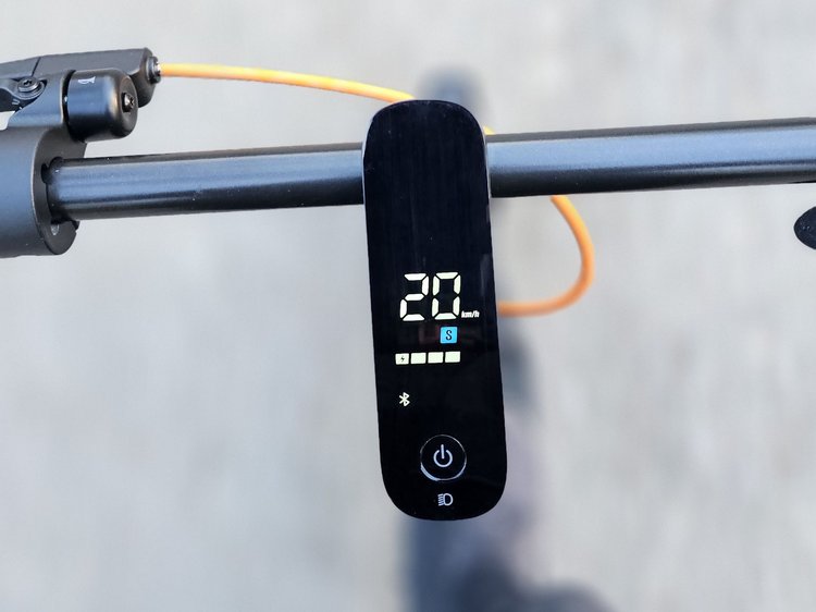 Xiaomi Electric Scooter 6 Pro écran conduite
