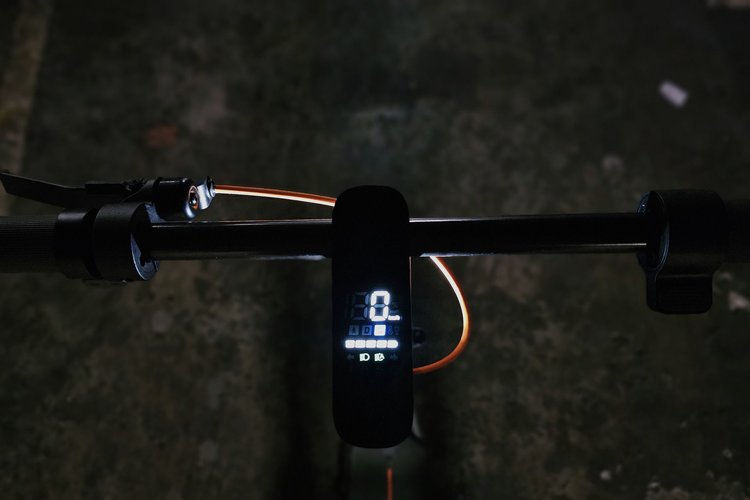 Xiaomi Electric Scooter 6 Pro écran nuit