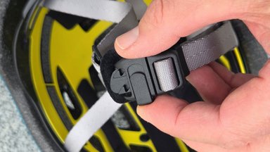 Boucle de fermeture du casque vélo Met E-Mob MIPS