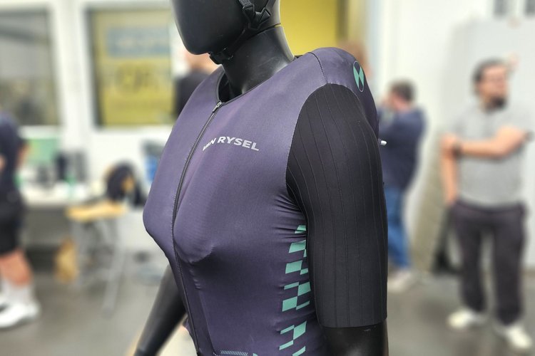 Airbag vélo Van Rysel vue thorax