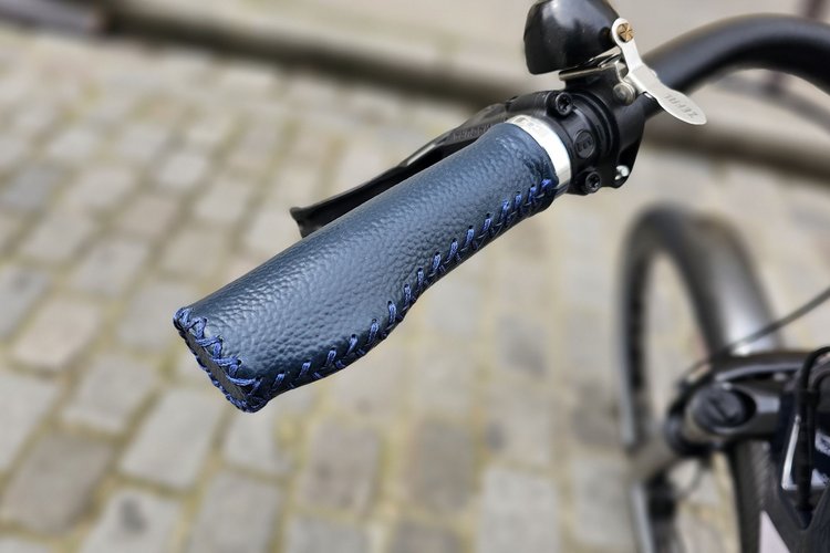 Vélo electrique Ultima Eden Park poignées