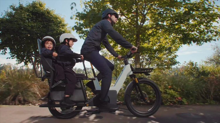 Lemmo 3 vélo cargo électrique longtail enfants
