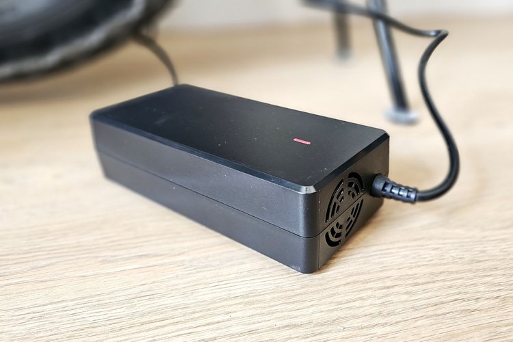 Niu BQi 200 chargeur