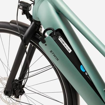 Batterie amovible 504 Wh intégrée dans le cadre du vélo électrique Elops Longue Distance 500