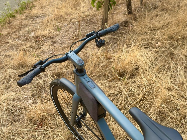 Cockpit du Lemmo One Collab.Ride Core avec cintre de 640 mm et câblage entièrement intégré