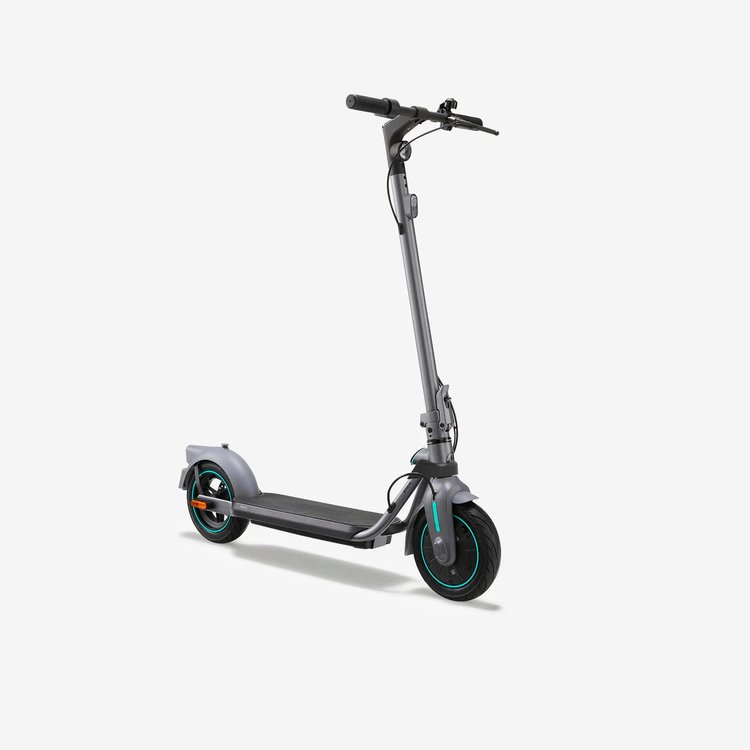 Trottinette électrique Btwin SD500 E de Decathlon vue de trois-quarts, dépliée