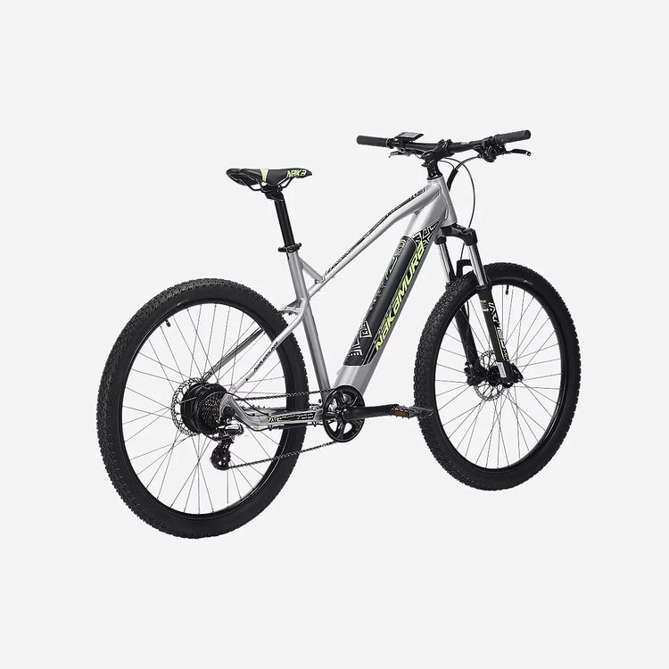 Nakamura E-Summit 700 vu de trois quarts arrière avec moteur moyeu