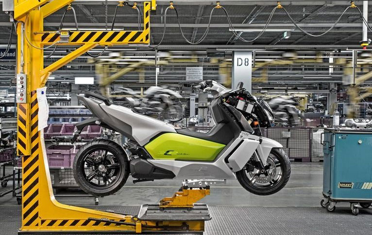 BMW veut doubler la production de son maxi-scooter électrique