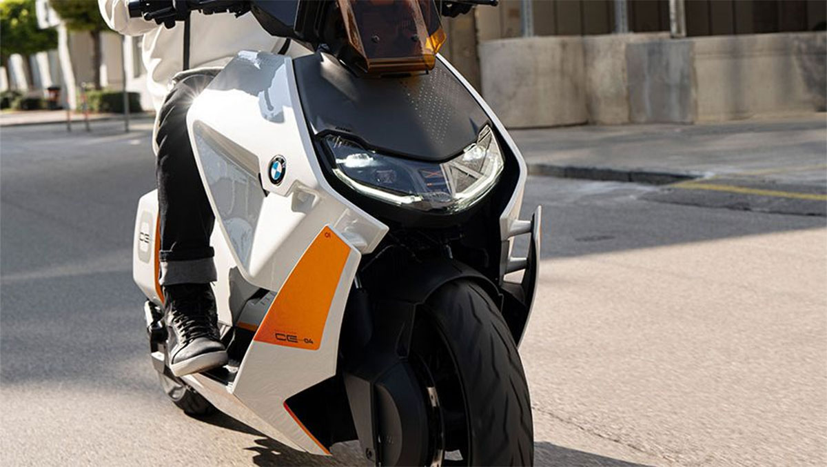 BMW CE 04 : le maxi-scooter électrique surpris sur la route