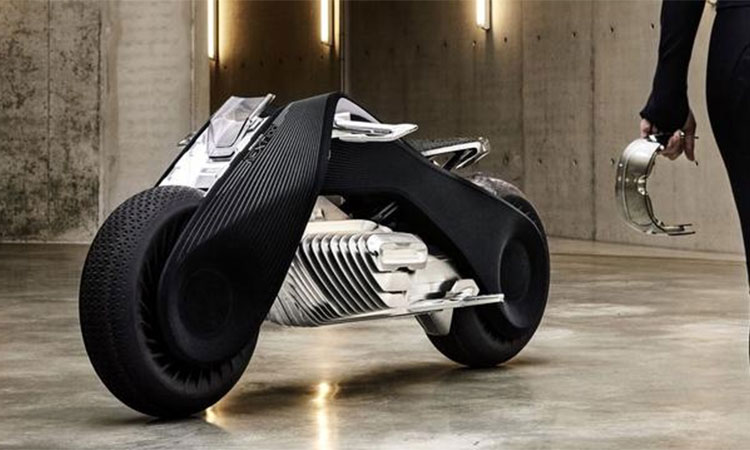 BMW présente une moto électrique auto-équilibrée