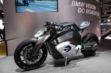 Vision DC Roadster : BMW présente son concept de moto électrique futuriste à Francfort