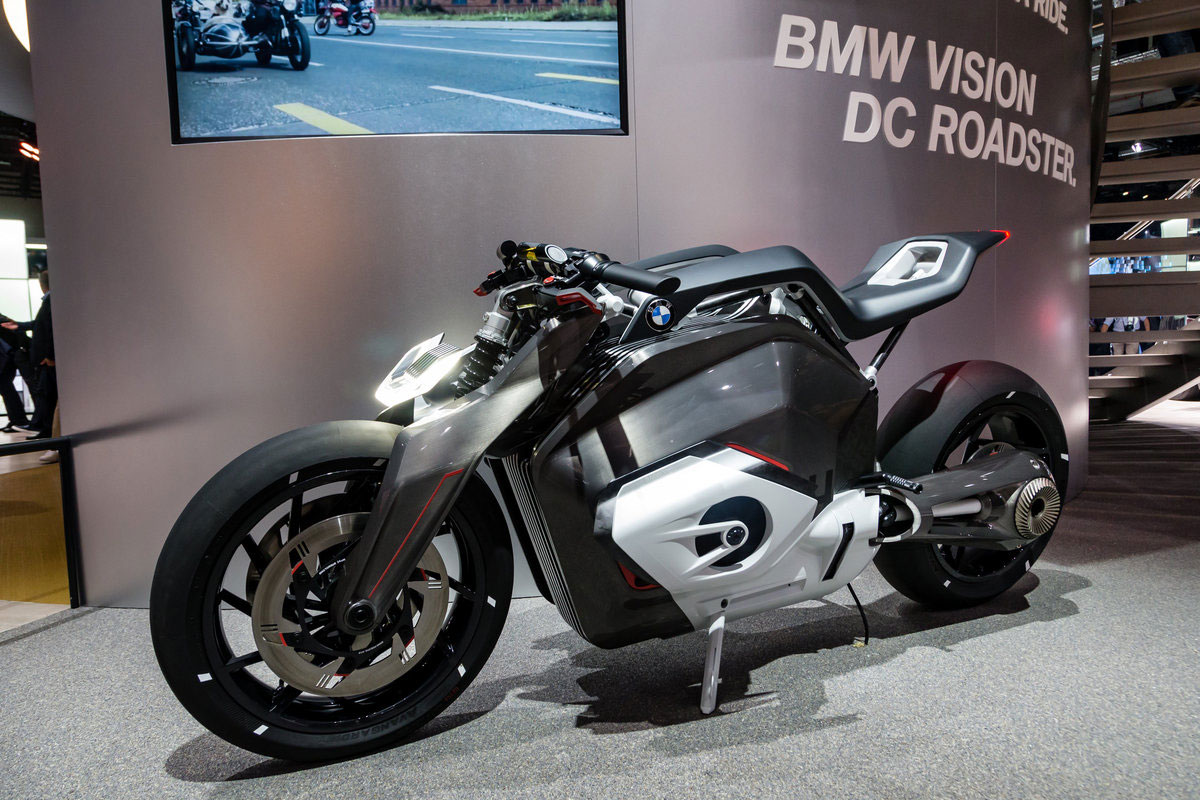 Vision DC Roadster : BMW présente son concept de moto électrique futuriste à Francfort