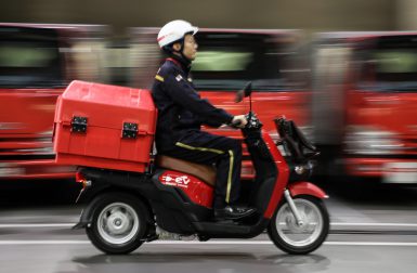 La poste japonaise se met au scooter électrique