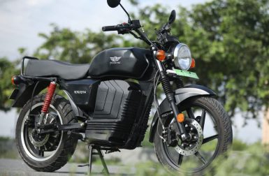 Cette moto électrique indienne coûte moins de 1500 euros