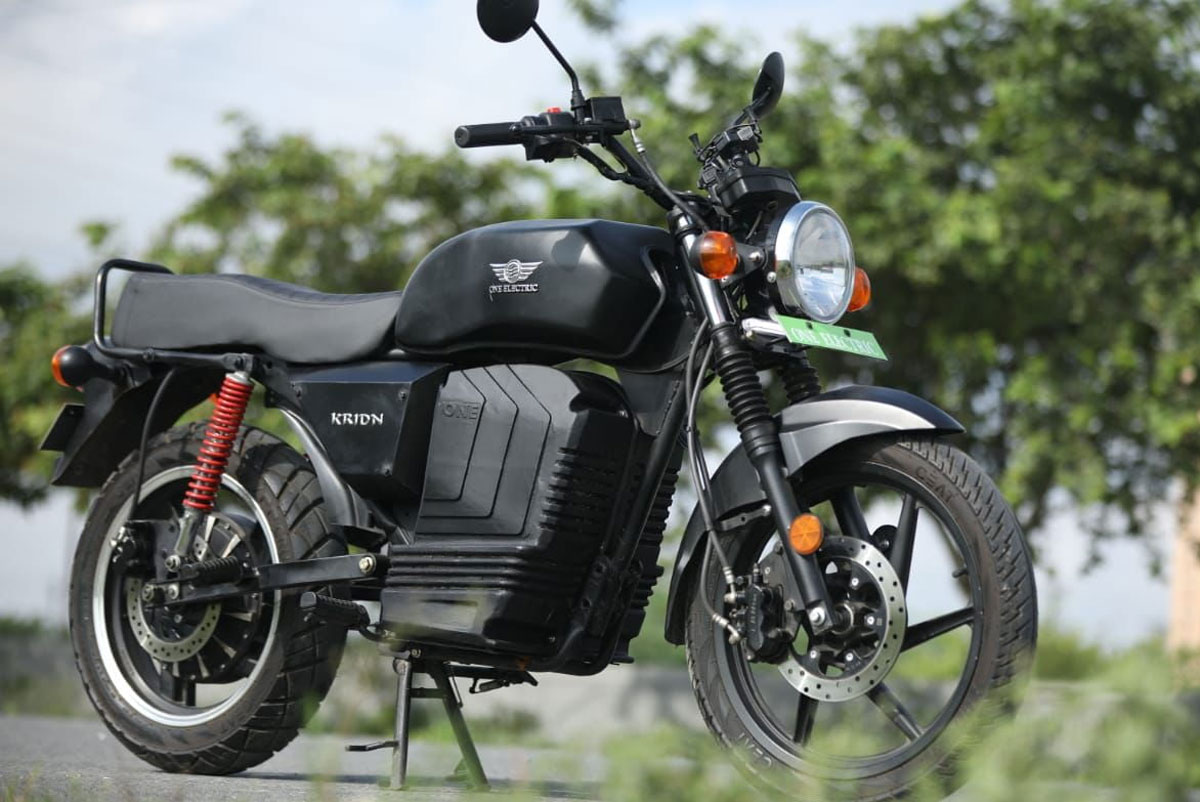 Cette moto électrique indienne coûte moins de 1500 euros
