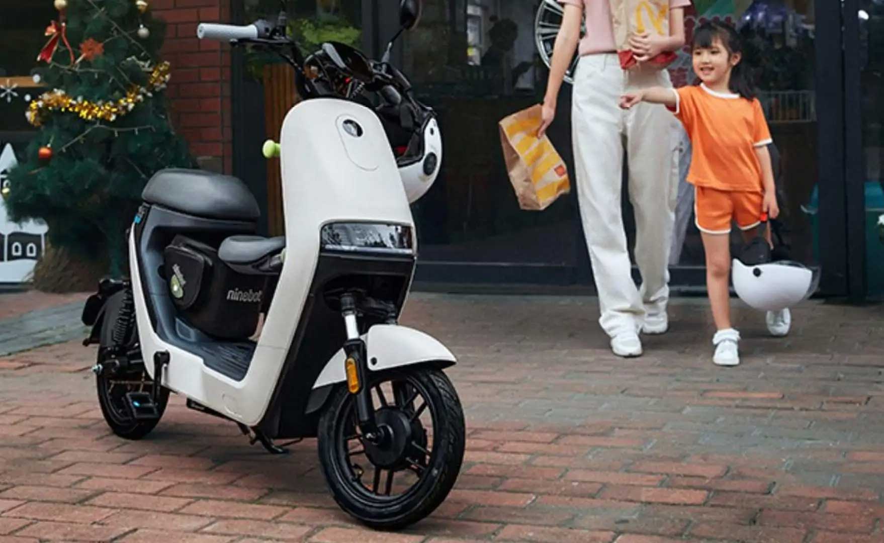 Ce petit scooter électrique coûte moins de 300 euros