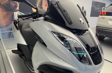 Peugeot expose son scooter électrique e-Metropolis à Genève