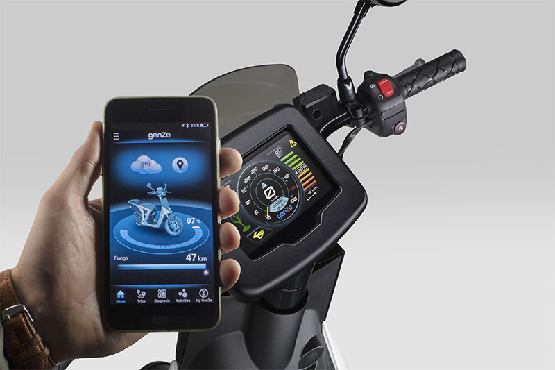 Scooter électrique : Peugeot s’associe à AT&T pour présenter un modèle connecté
