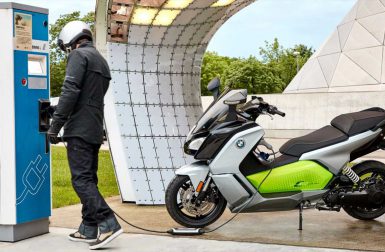 A Paris, Total compte faciliter la charge des scooters électriques