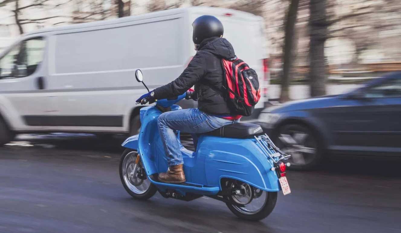 Paris : une aide à l’achat de 2000 â‚¬ pour les motos et scooters électriques ?