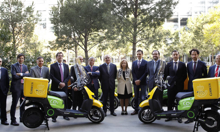 Scutum livre 100 scooters électriques à la poste espagnole