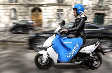 Les motos et scooters électriques autorisés à circuler sur les voies de bus