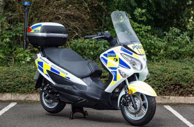 La police de Londres expérimente les scooters à hydrogène de Suzuki