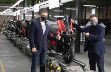 Seat débute la production de son maxi-scooter électrique