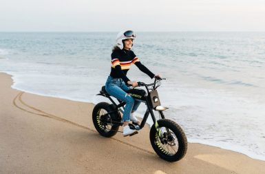 Super73 R : la mobylette électrique californienne débute ses livraisons