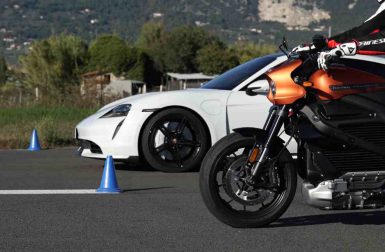 Moto électrique : la Harley-Davidson Livewire face à la Porsche Taycan