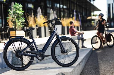 Moustache revisite Lundi, son vélo électrique urbain