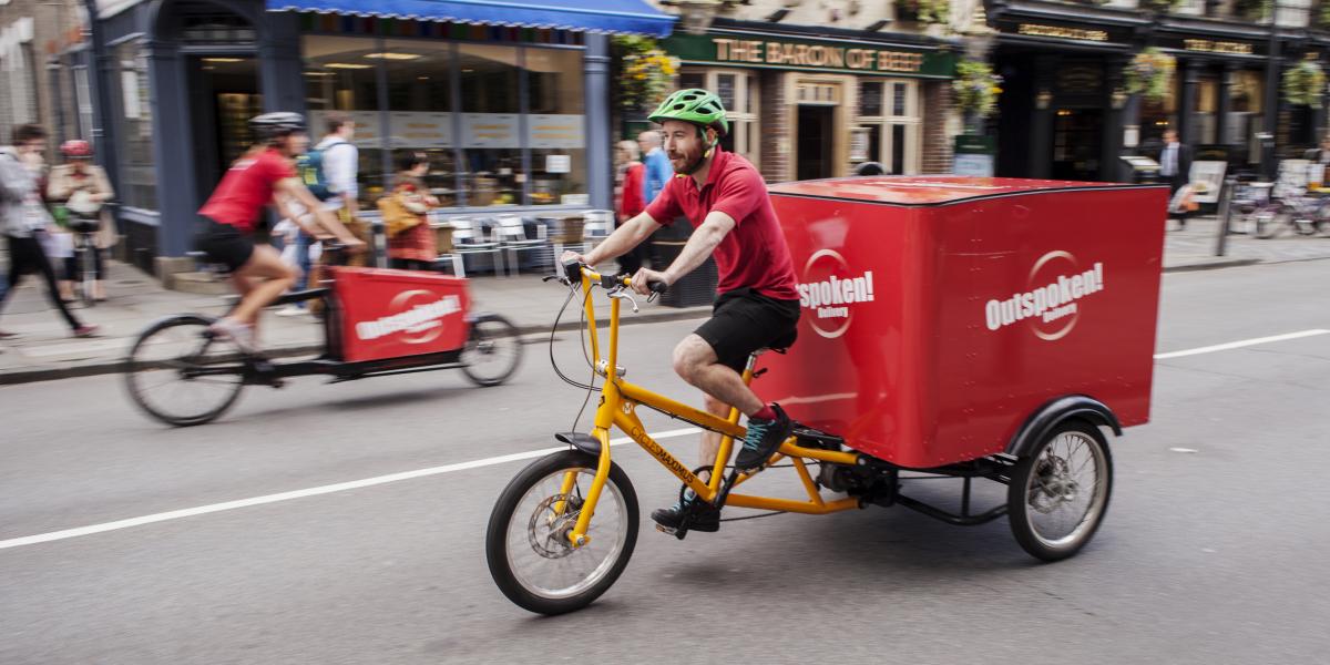 Livraisons en ville : les vélos cargos plus rapides que les utilitaires