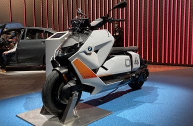 BMW CE 04 : le maxi-scooter électrique en direct de Munich