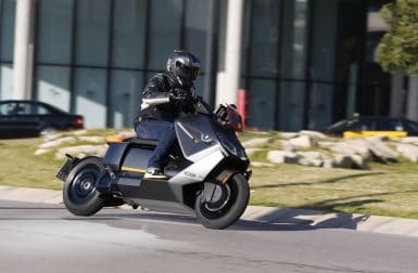 BMW CE 04 : le maxi-scooter électrique est-il vraiment sans concurrence ?