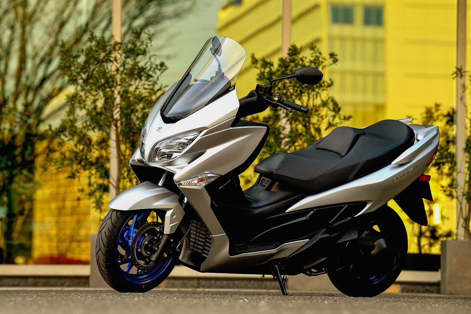 Suzuki Burgman : de nouveaux détails sur le maxi-scooter électrique