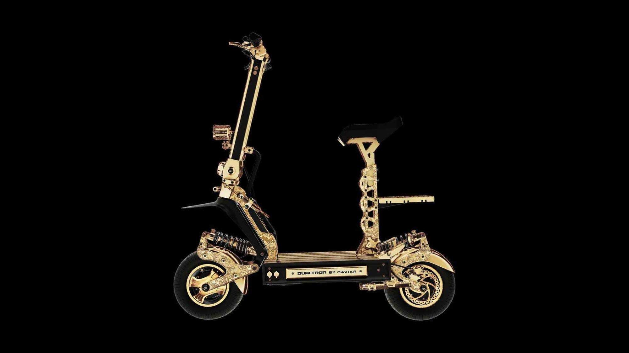 Esta scooter elétrica de ouro é tão cara quanto um tesla