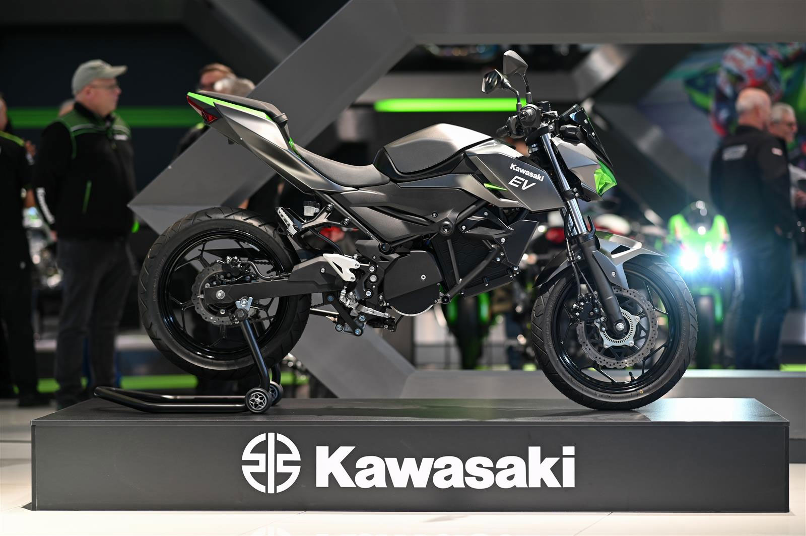 La première moto électrique Kawasaki s’expose à Intermot