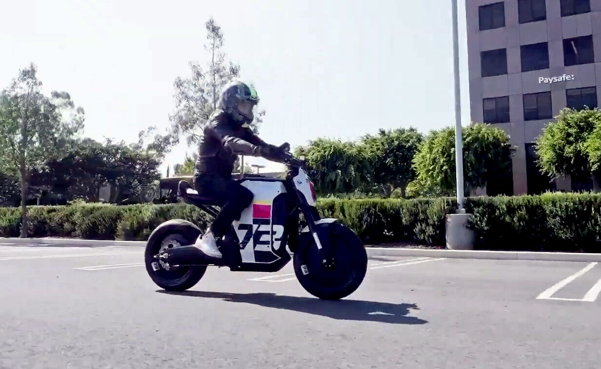 Mi-vélo mi-moto-cross, le nouveau modèle de Super73 ne laisse personne  indifférent