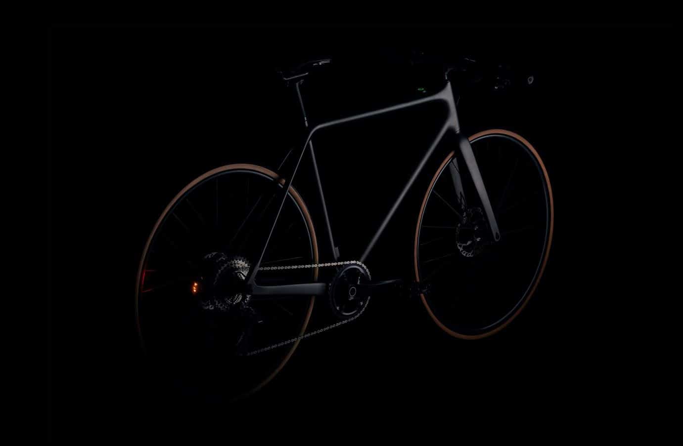 Fabriqué à la main, ce vélo électrique de 11,3 kg offre une autonomie de 100 km