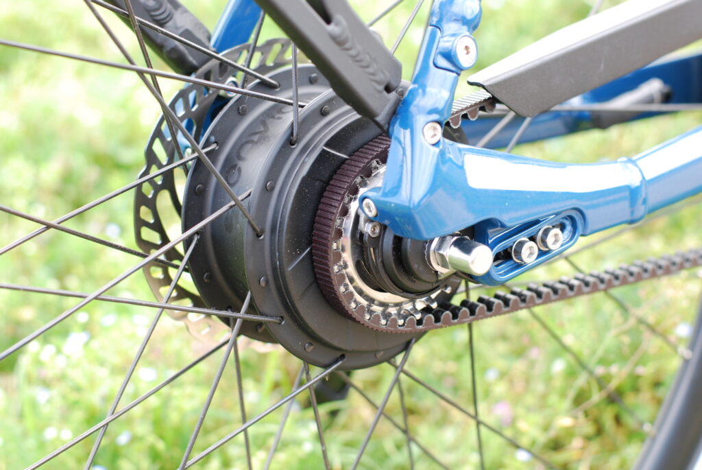 Vélo électrique à courroie quels sont les avantages et inconvénients