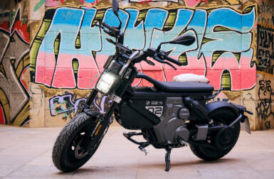 BMW CE 02 : une petite moto électrique urbaine au look d’enfer