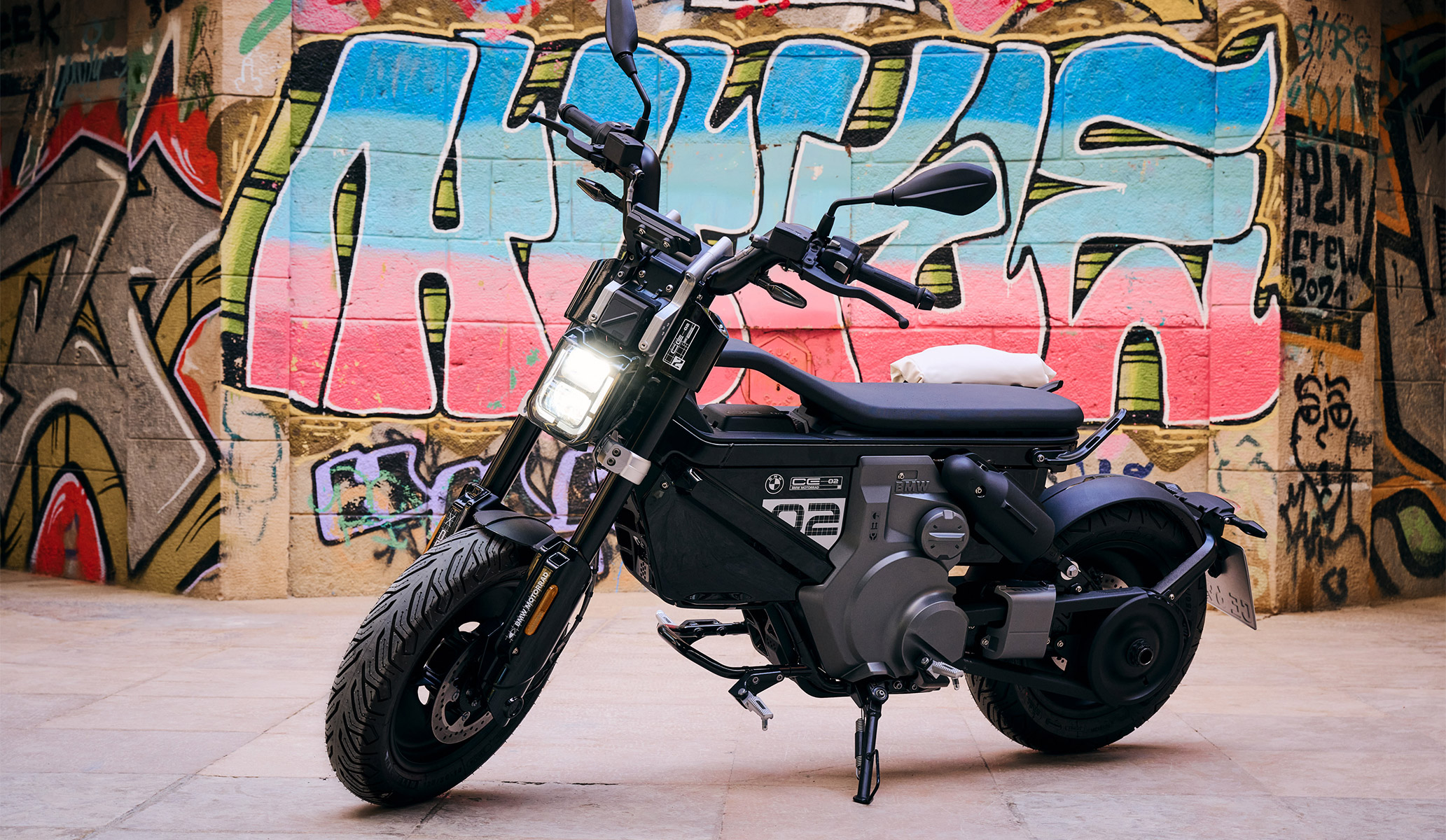 BMW CE 02 : une petite moto électrique urbaine au look d’enfer