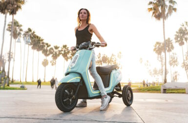 Xoto : l’étonnant scooter électrique inclinable à trois roues
