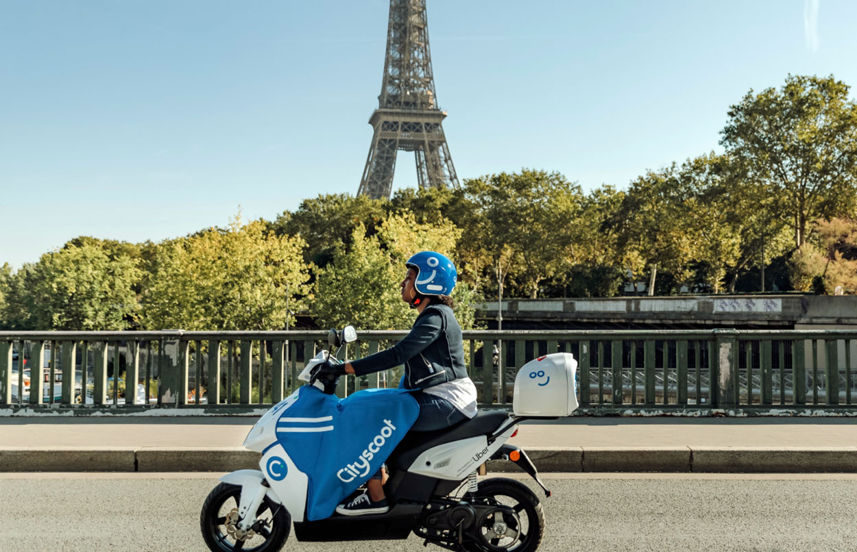 Scooters électriques en libre-service à Paris : Cityscoot, Yego et Cooltra raflent la mise