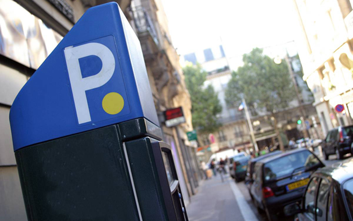 Skuter elektryczny i parking w Paryżu: ten środek uprości Twoje życie