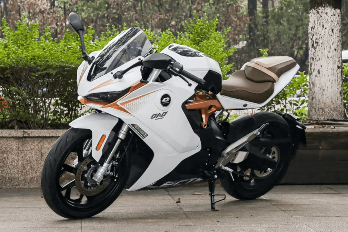 QJ Motor OAO Pro : une étonnante boîte à vitesses pour cette moto électrique
