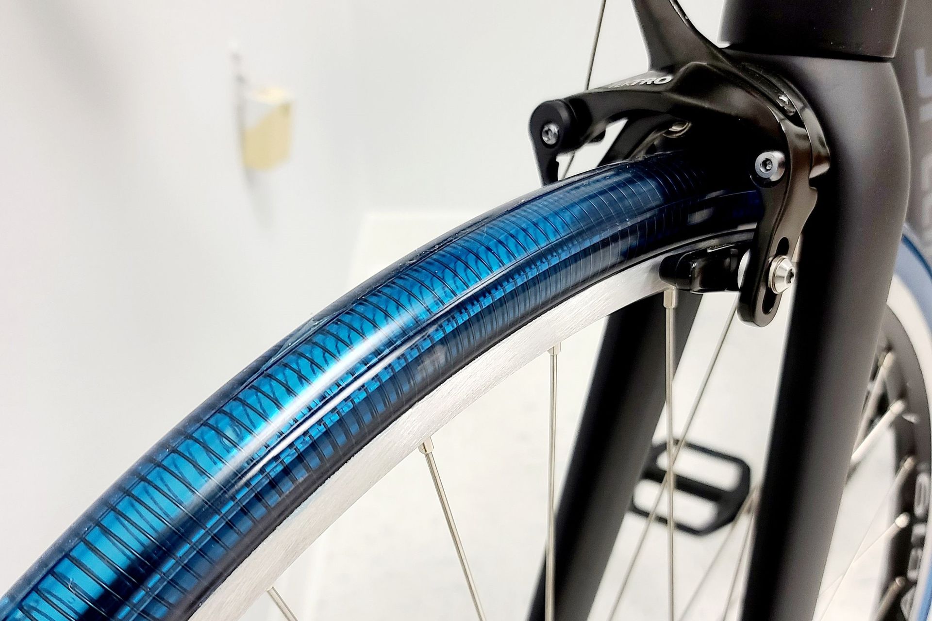 Ces pneus increvables pour vélo et trottinette électriques sont enfin en vente