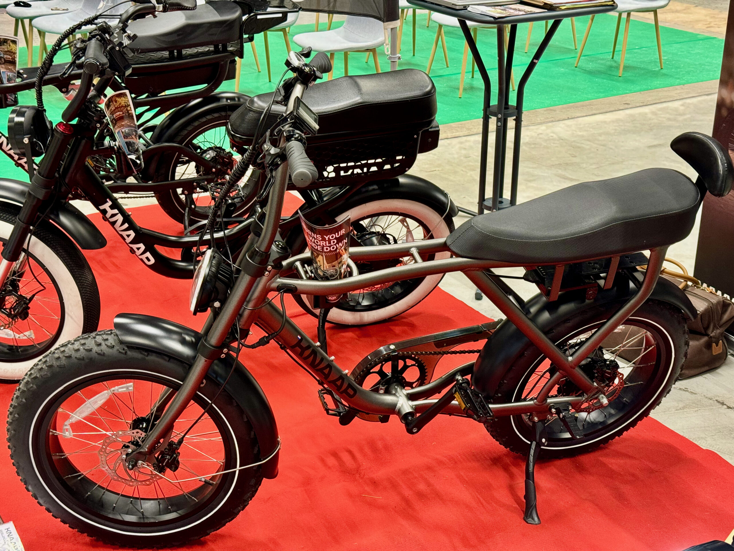 Knapp LON : on a testé ce vélo électrique au look de moto, très fun et capable d’embarquer deux adultes