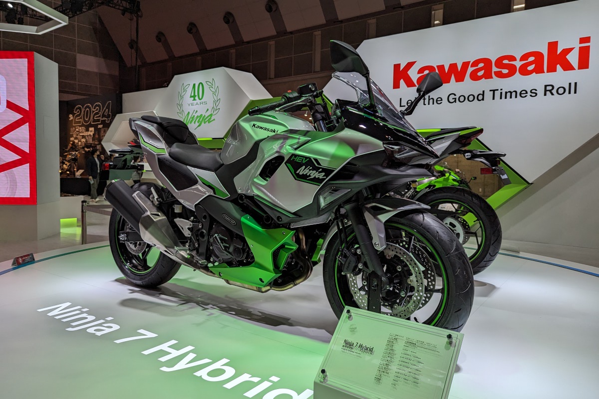Japan Mobility Show : la 1ère moto hybride Kawasaki en images
